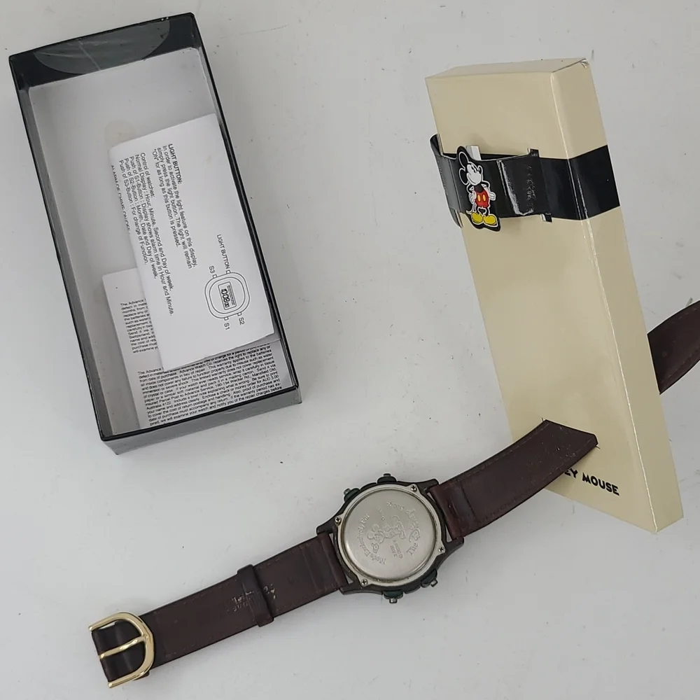 Vintage deadstock mickey mouse explorer glo watch ⌚ leather